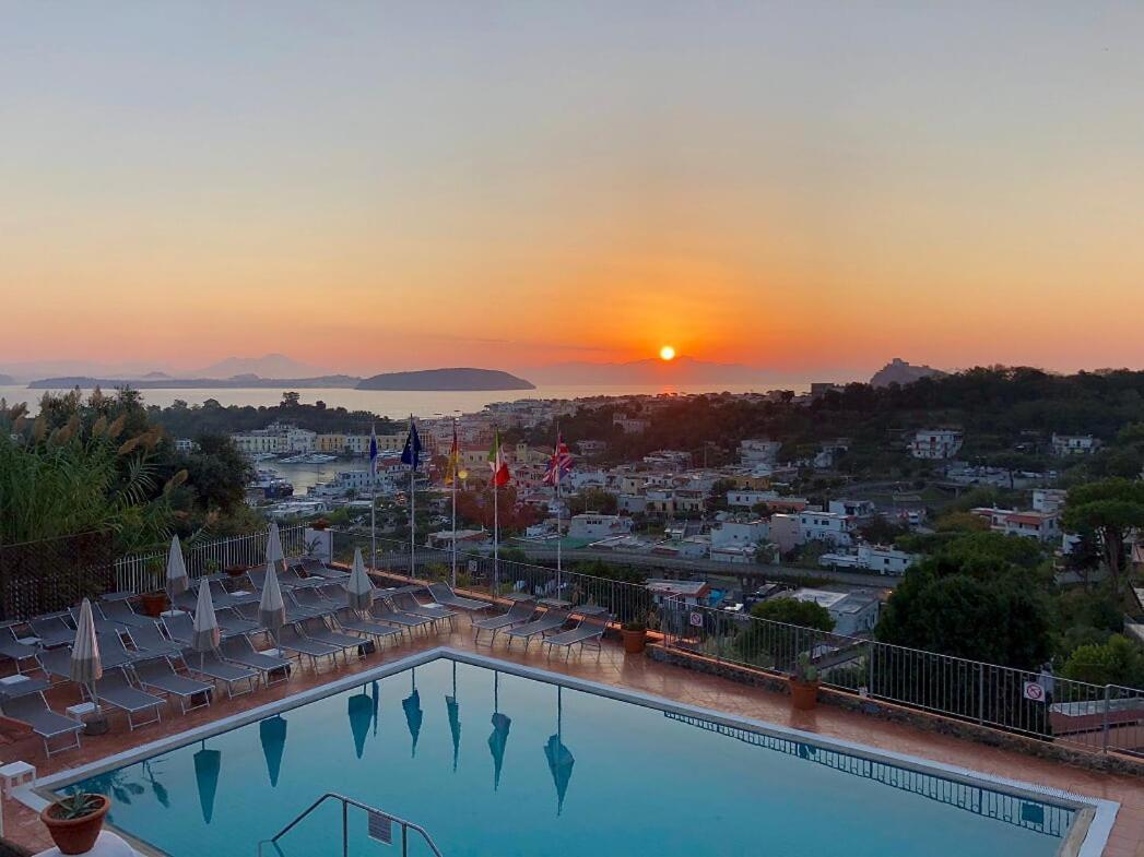 Hotel Don Pedro อีสเกีย ภายนอก รูปภาพ